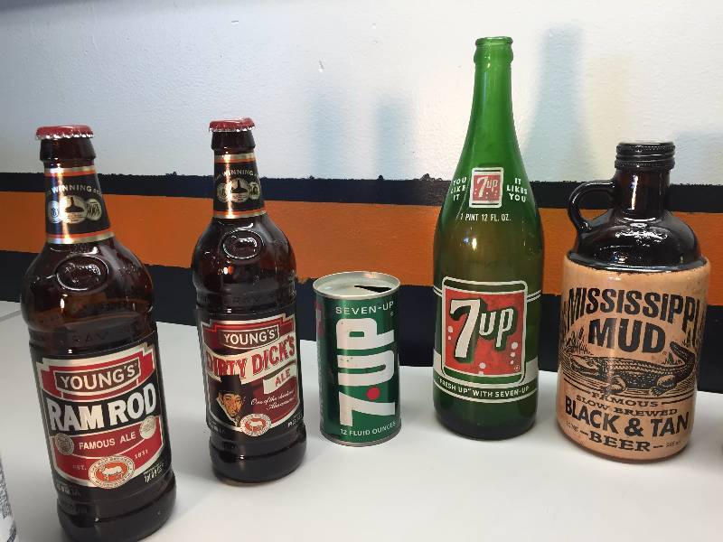 lot 10 image: COLLECTOR BEER AND POP CANS