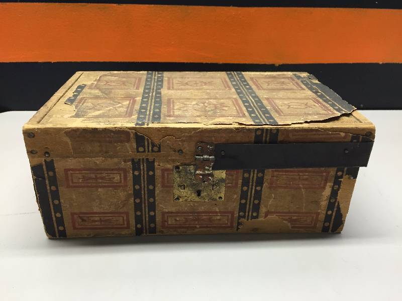 lot 14 image: SCRAP BOOK CASES AND VINTAGE STORAGE BOX
