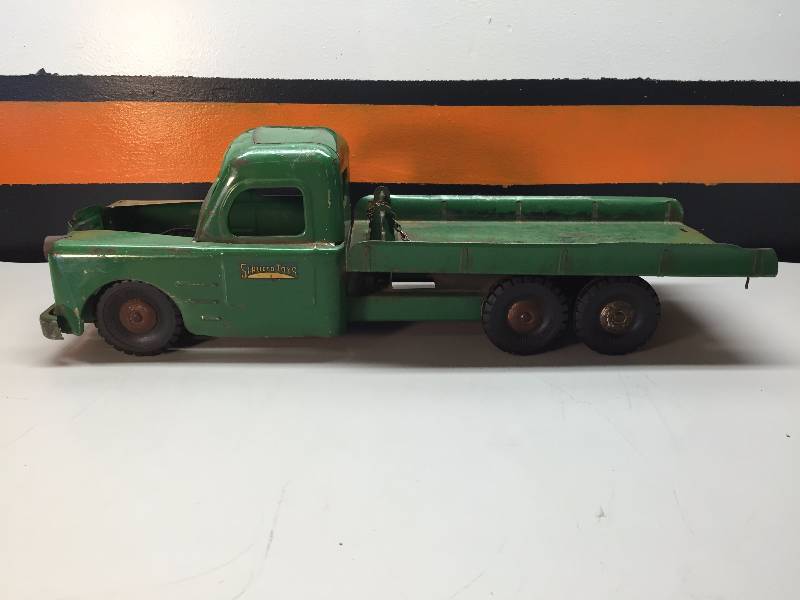 lot 17 image: VINTAGE STRUCTO FLAT BED TRUCK WITH WINCH