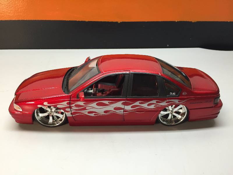 lot 27 image: 1996 CHEVROLET IMPALA SS DIECAST TOY