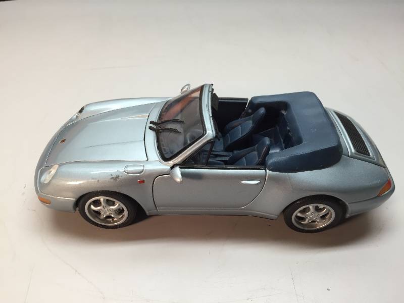 lot 31 image: FERRARI F40, PORSCHE 911