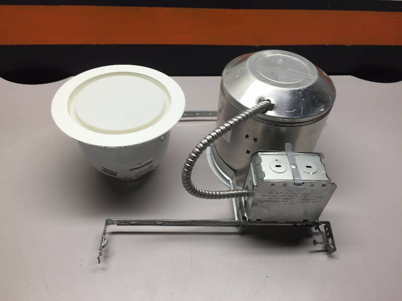 lot 60 image: RECESSED CAN LIGHTS, LIGHT FIXTURE