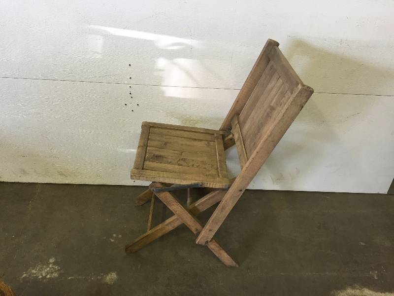 lot 65 image: WOODEN FOLDING CHAIRS, BALING TWINE