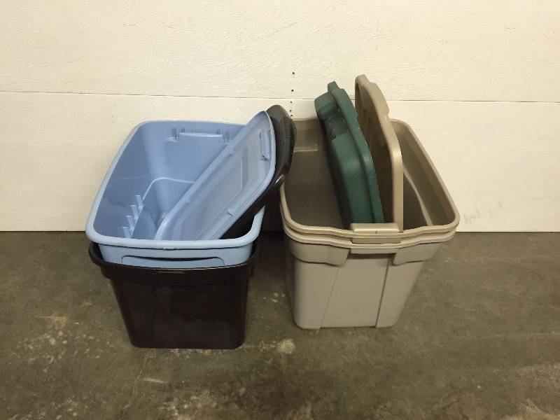 lot 93 image: TOTES VARIOUS SIZES