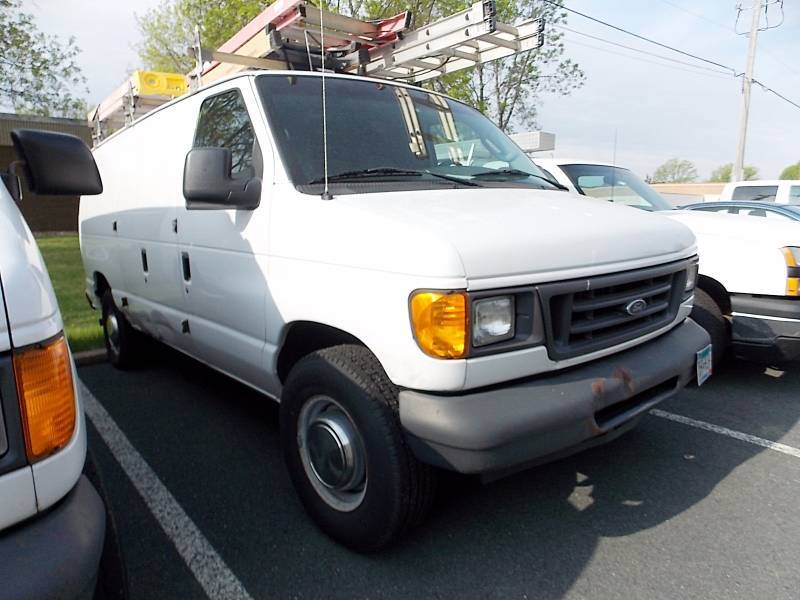 White 2005 Ford Econoline Cargo Van E-250