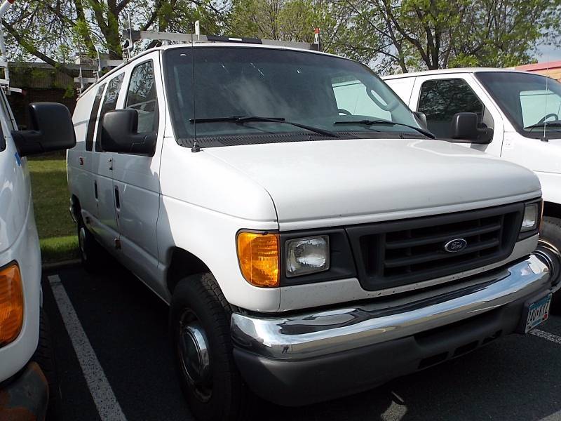 White 2005 Ford Econoline Cargo Van E-250