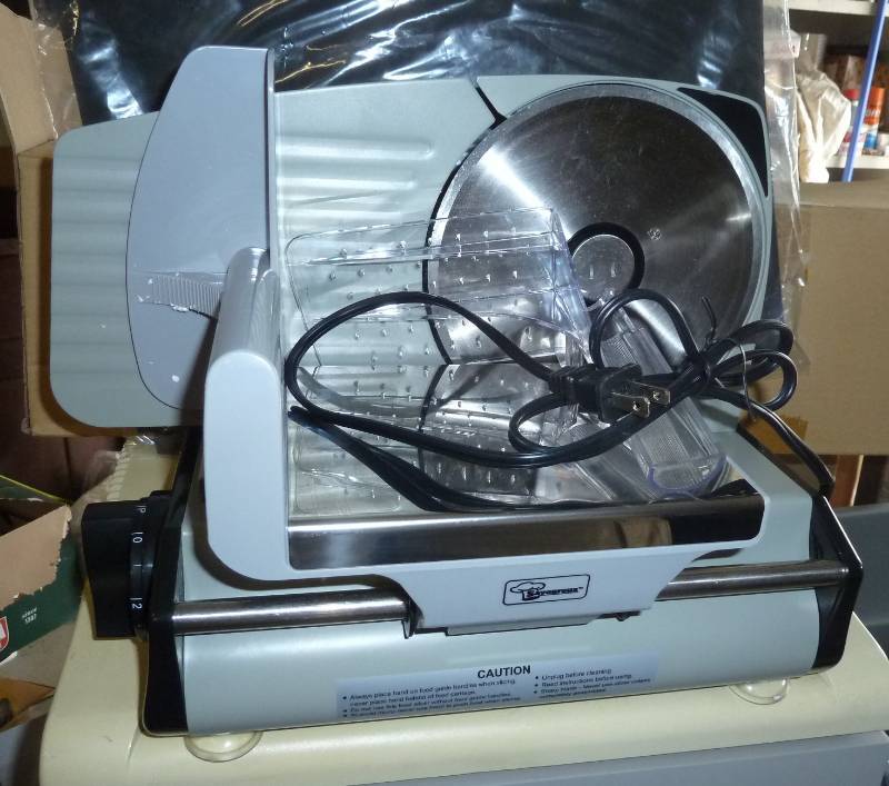 Savoureux Meat Slicer - like new...