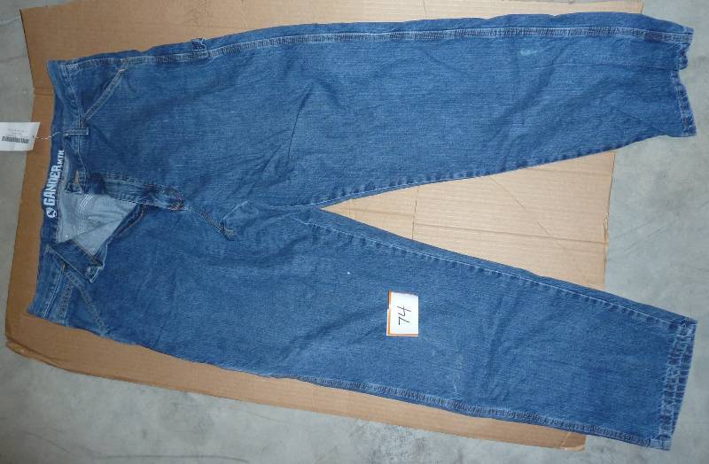 Gander jeans, back pocket has a rip...