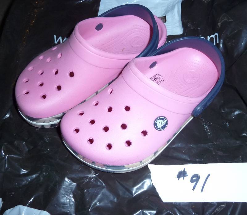 kids pink clogs - size1011...