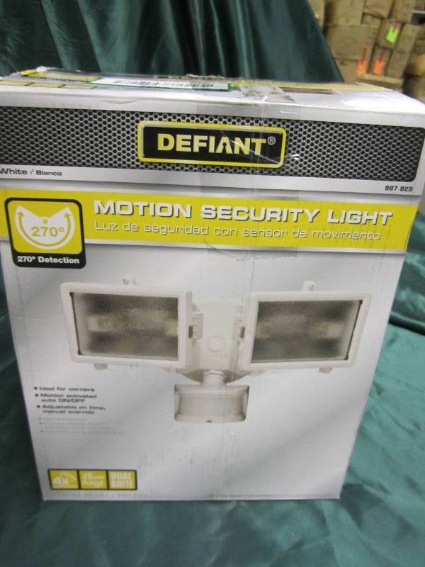 defiant 270° White Motion Outdoor ...