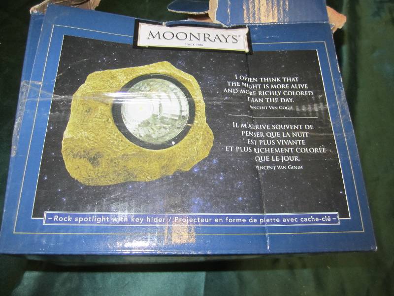 Moonrays solar garden decorative li...