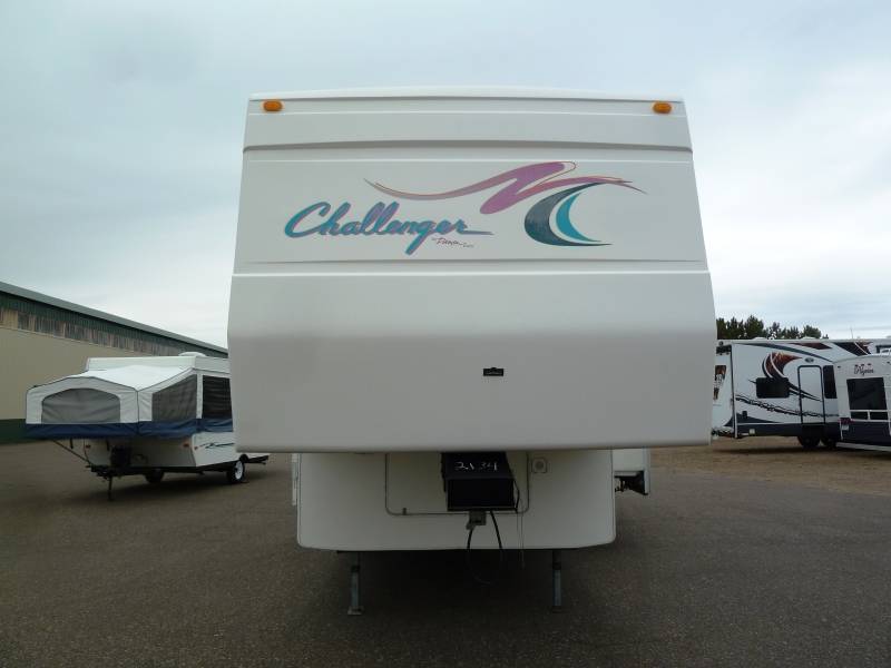 lot 1 image: 97 Damon Challenger 28ML 5th Wheel wSlide-out