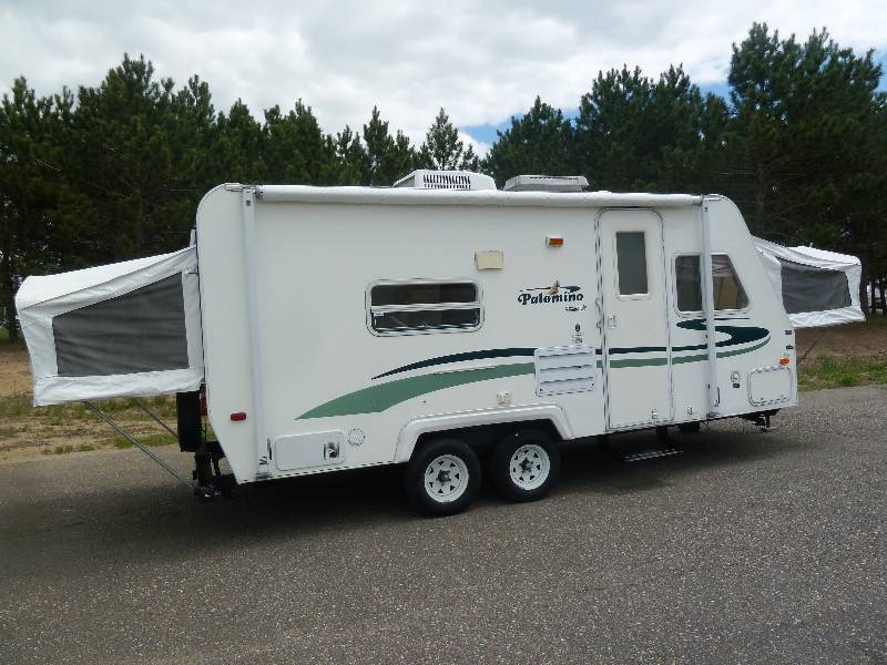 lot 2 image: 02 Palomino Stampede 21SS Hybrid Travel Trailer wSlide-out