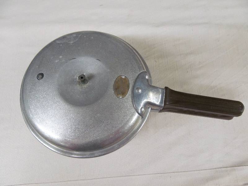 lot 20 image: Presto Cooker