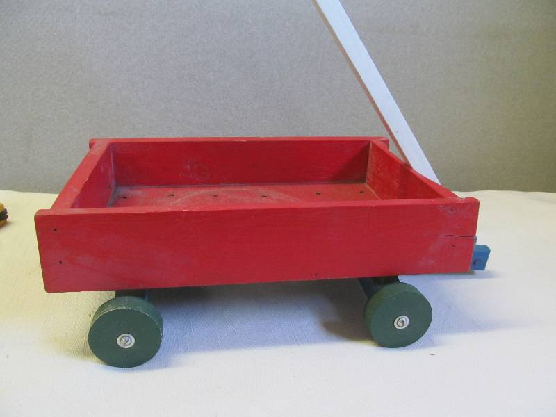 lot 26 image: Wood Wagon