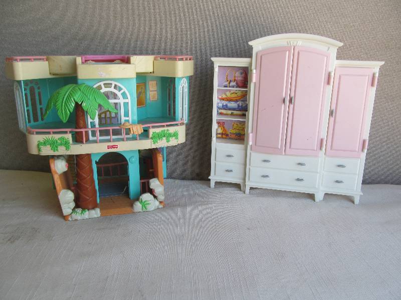 lot 32 image: Fisher Price Toy