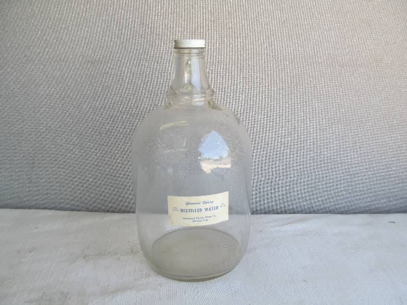lot 33 image: Vintage Bottle