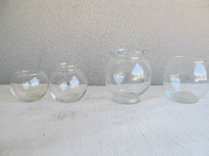 lot 35 image: Vase Bowls