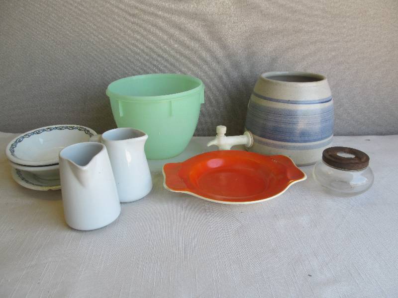lot 36 image: Tupperware Bowl