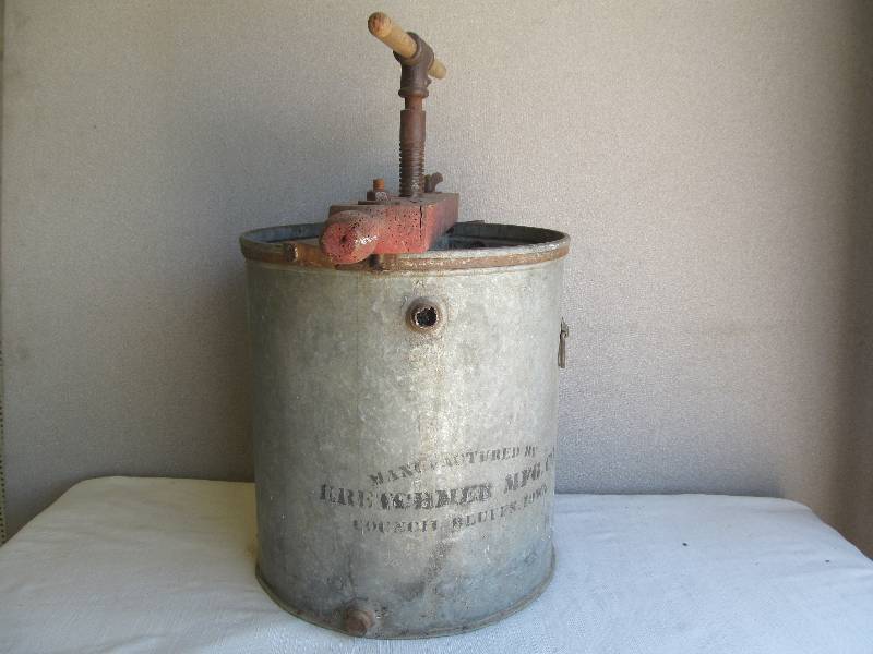 lot 40 image: Vintage Apple Press
