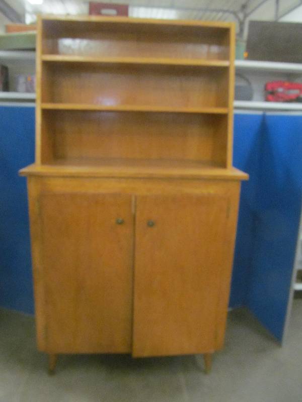 lot 43 image: Vintage Hutch