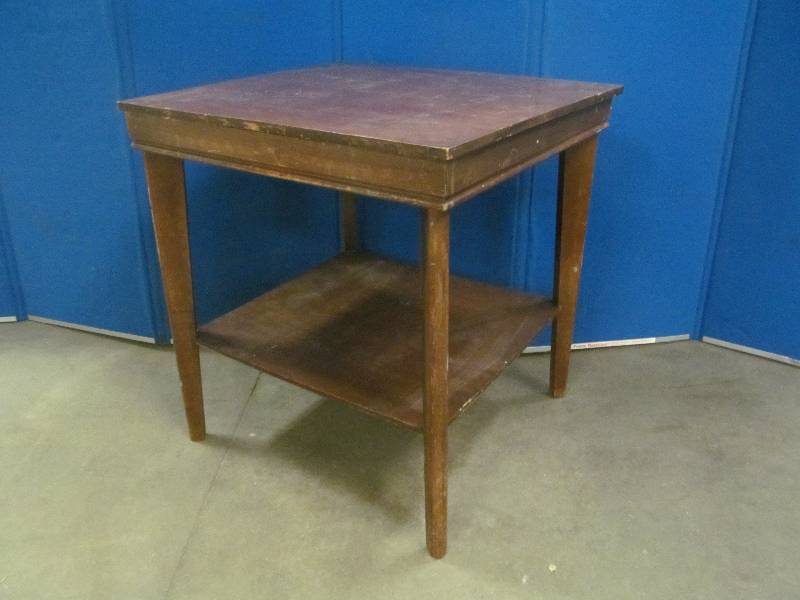 lot 48 image: End Table