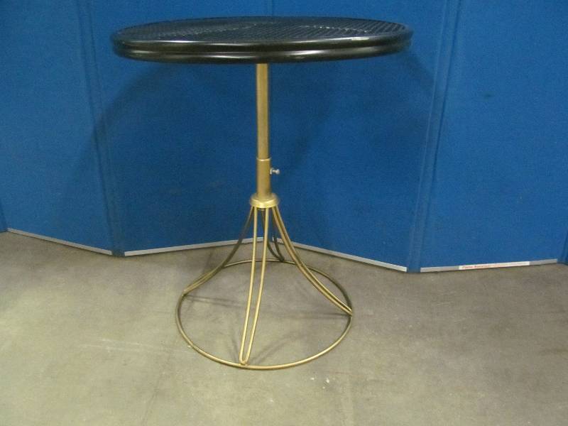 lot 58 image: Patio Table