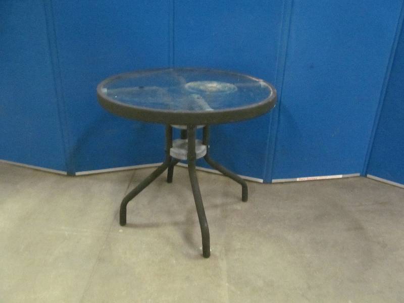 lot 59 image: Patio Table