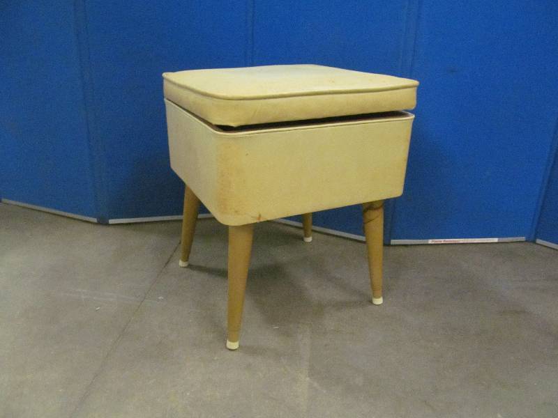 lot 60 image: Vintage Sewing Bench