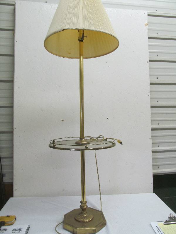 lot 62 image: Floor lamp