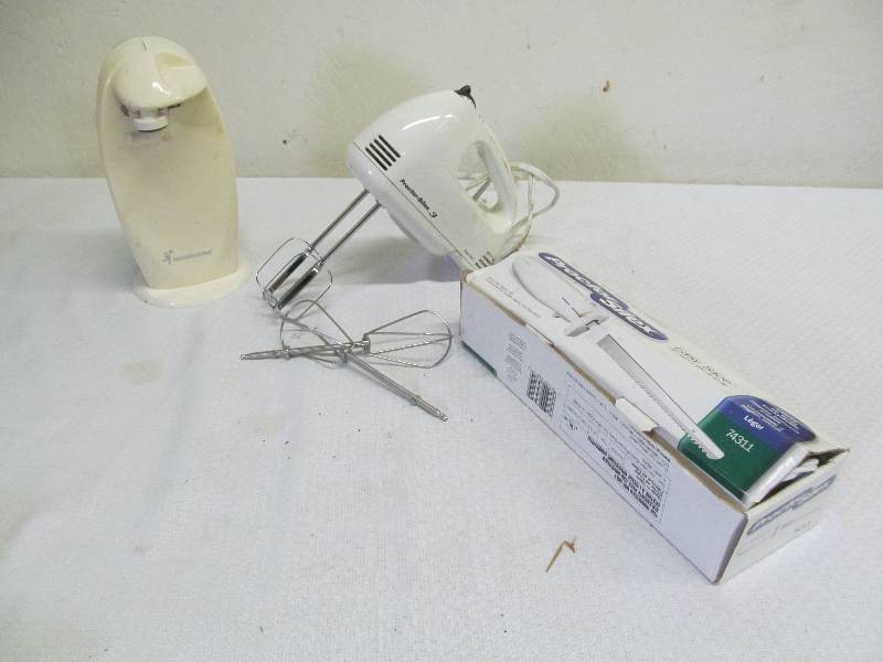 lot 70 image: Toastmaster can opener, rotor Silex hand mixer,