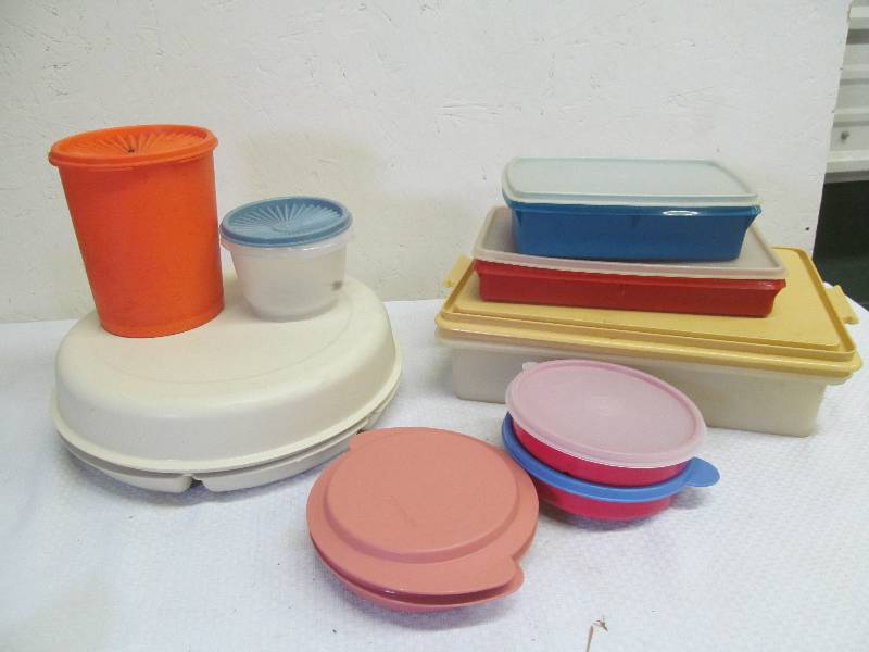 lot 73 image: Tupperware containers
