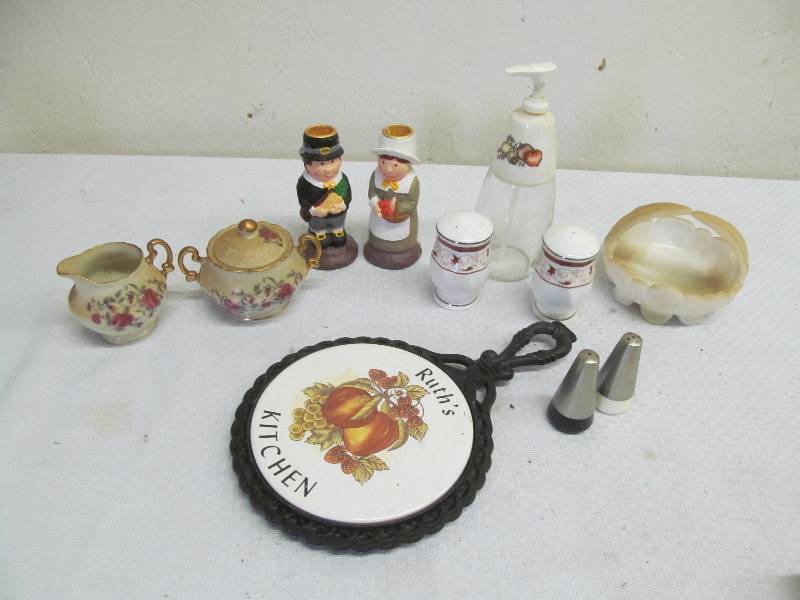 lot 90 image: shaker sets