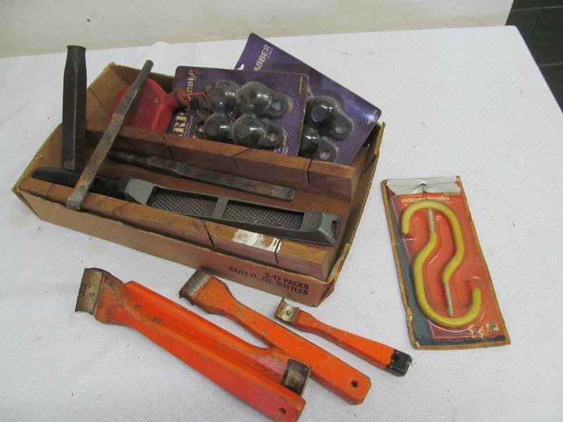lot 111 image: painting tools