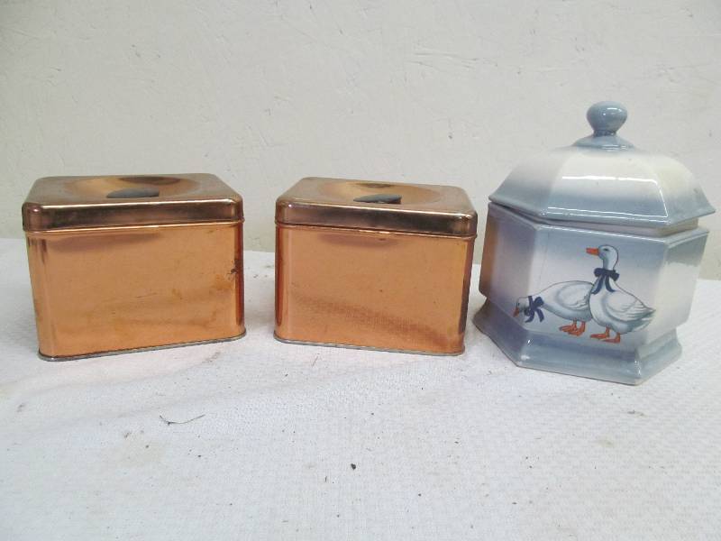 lot 124 image: Lincoln tin canisters