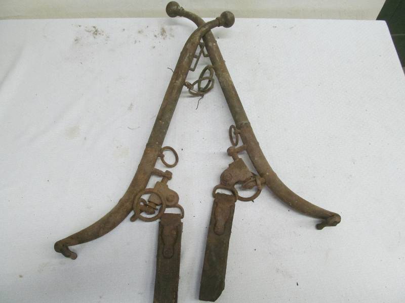 lot 137 image: vintage horse Hanes