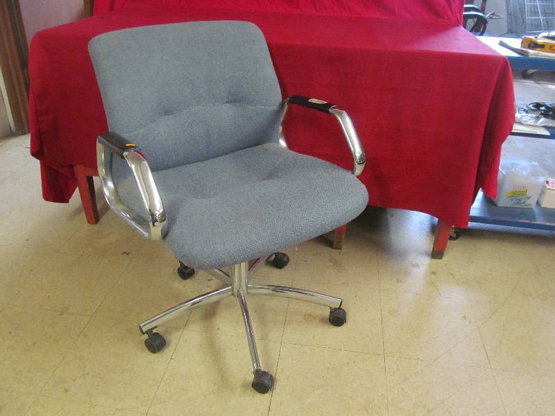 lot 219 image: office chair