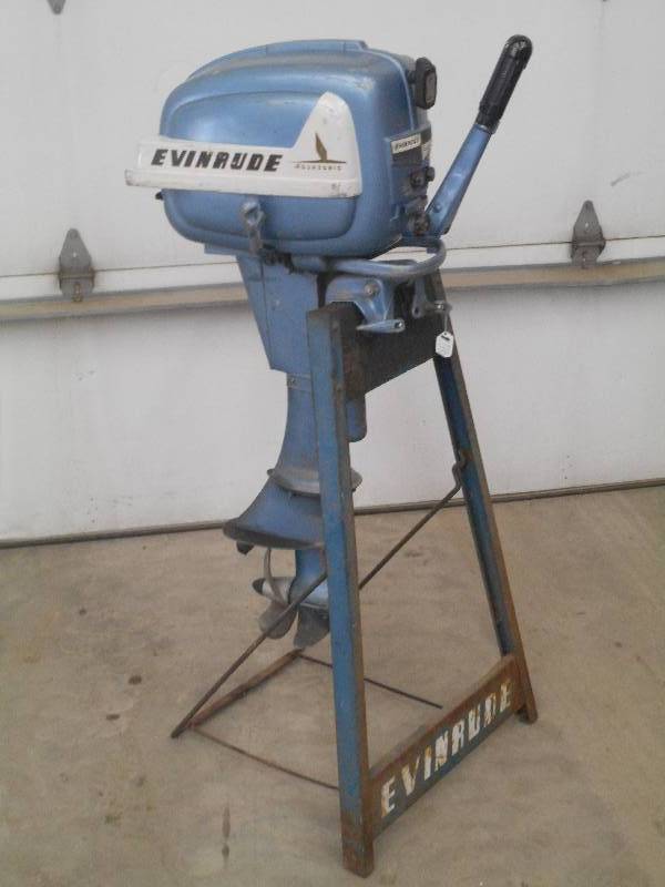 lot 9 image: Vintage Evinrude Fleetwin 7.5HP Out...