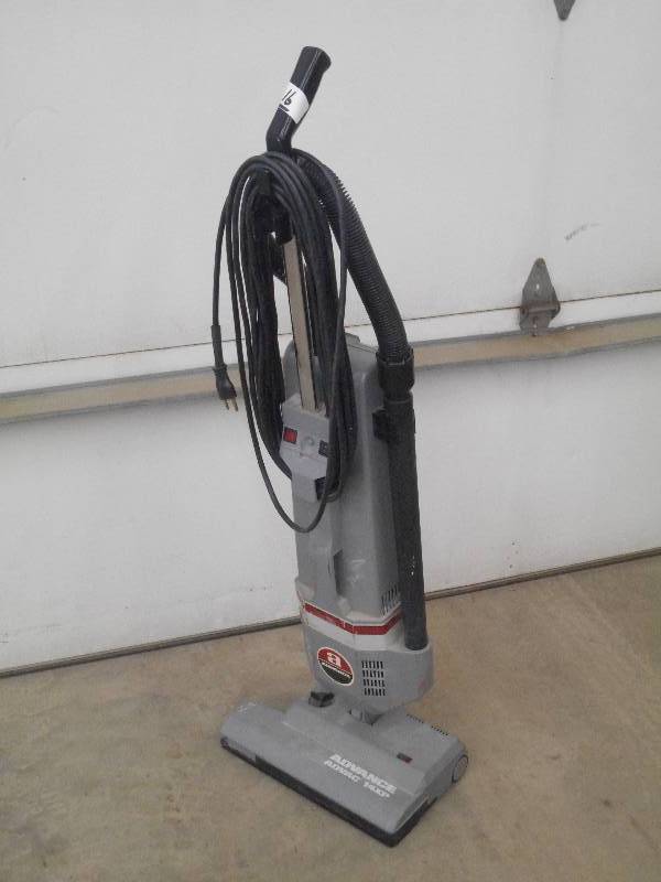 lot 16 image: Advance Advac 14XP Commercial Vacuu...