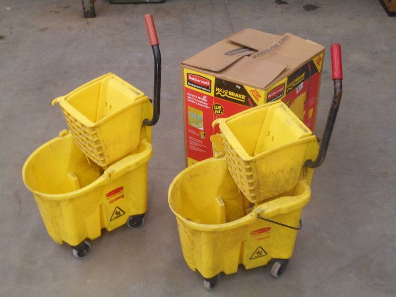 lot 54 image: Lot Of (3) Rubbermaid Mop Buckets ...