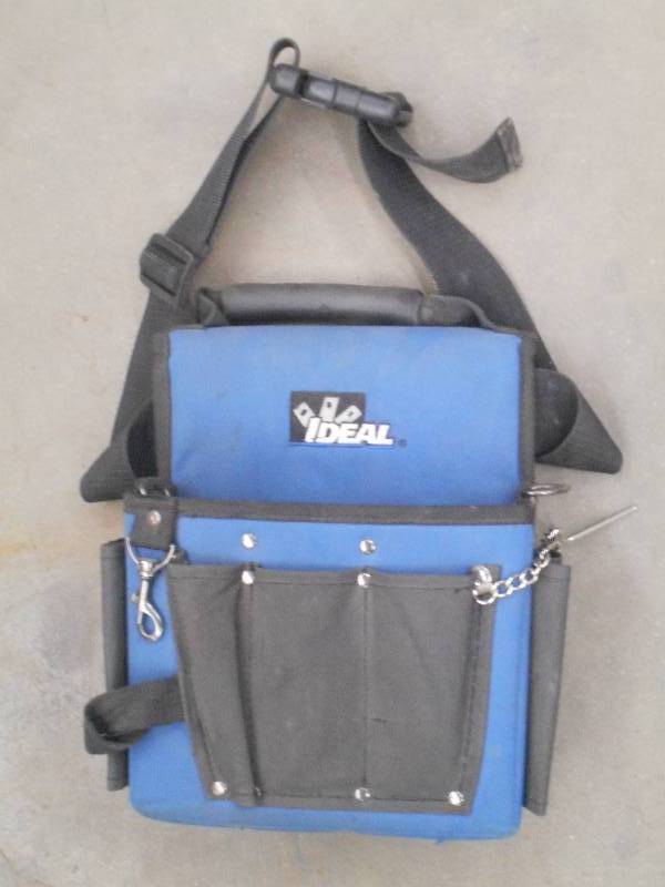 lot 86 image: Ideal Electricians Waist Tool Belt ...