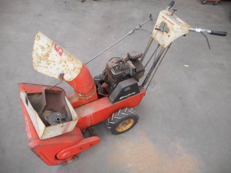 lot 106 image: Simplicity Sno-Away Snowblower, For...