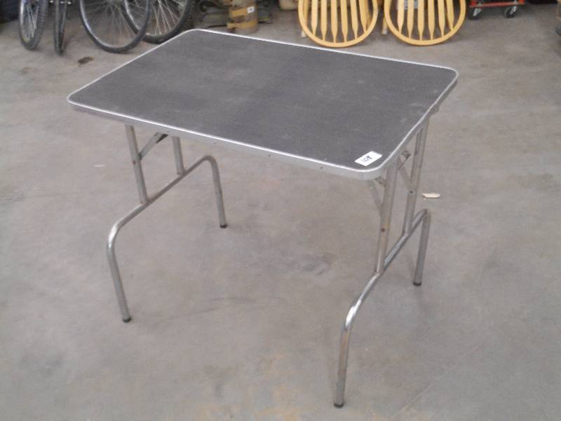 lot 108 image: 2x3 Folding Dog Grooming Table ...