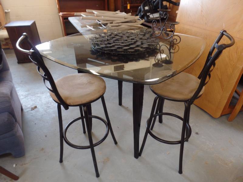 Breakfast Table and Accessories