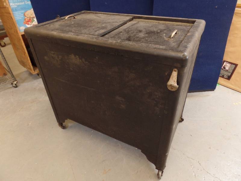 Vintage Rolling Beverage Cooler
