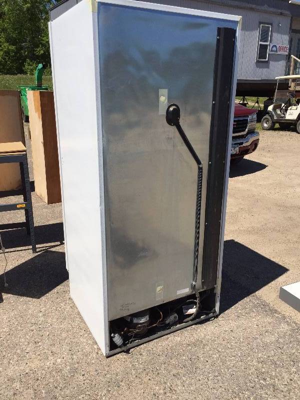 lot 23 image: Arctic Air Freezer F-22CWF4