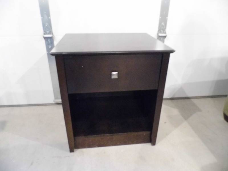 Night Stand or End Table w Drawer