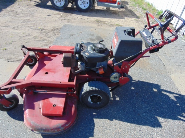 lot 4 image: Toro 52 Commercial Grade Mower