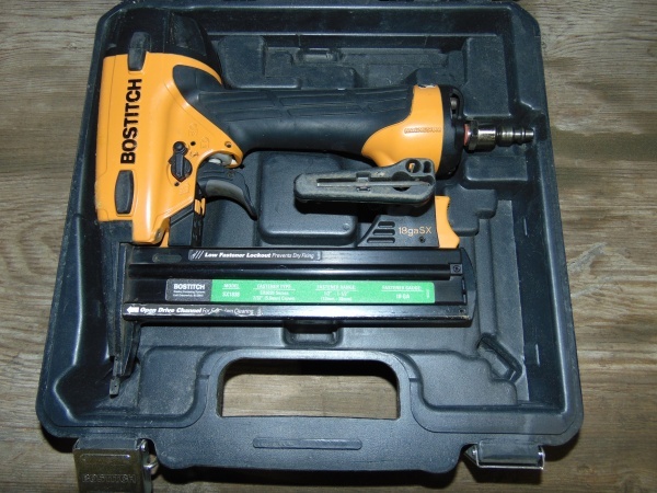lot 11 image: Bostich 18 Ga Trim Nailer