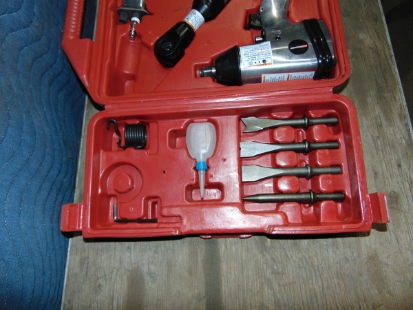 lot 12 image: Coleman Pneumatic Tool Set